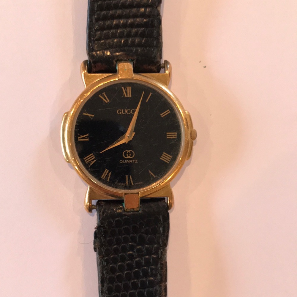 Vintage Gucci Black Leather Band Gold Tone Watch 3400F M